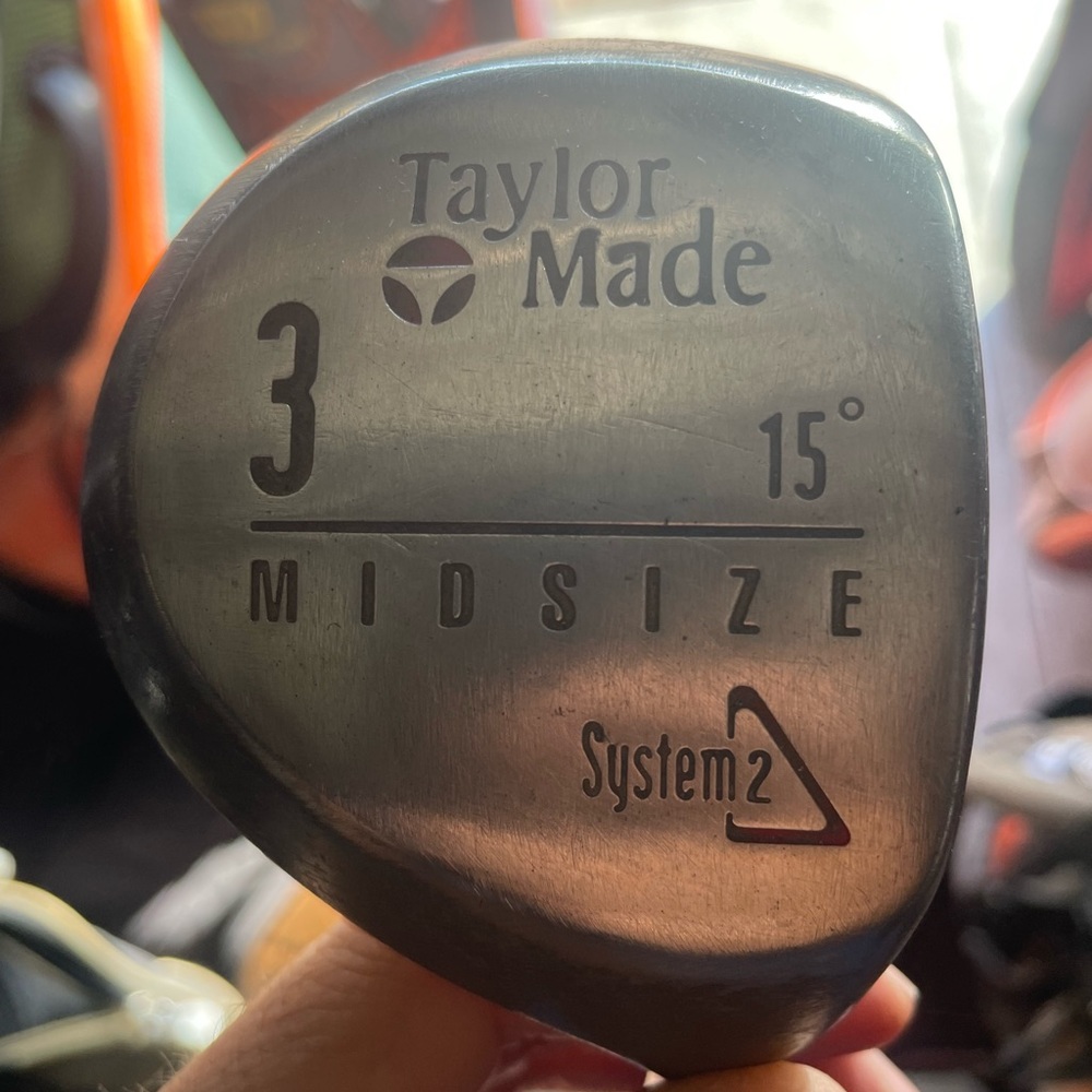 Taylormade midsize golf club 3. 
In right Handed 
Graphite shaft